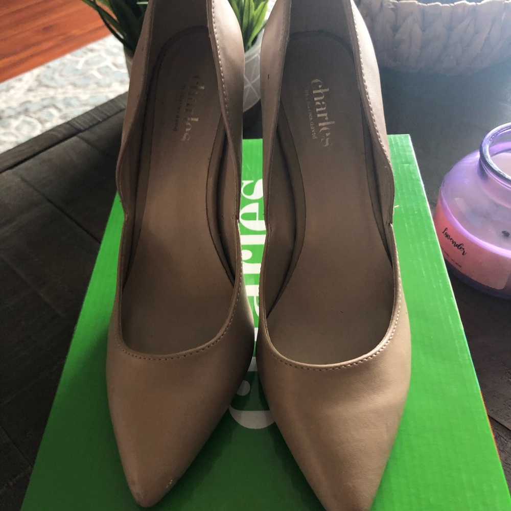 Charles David Tan Pumps
